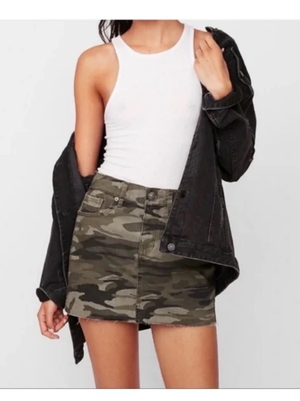 Express Camo Stretch Mini Skirt Sz 0 28 Midrise Waist Raw Hem Denim Skater